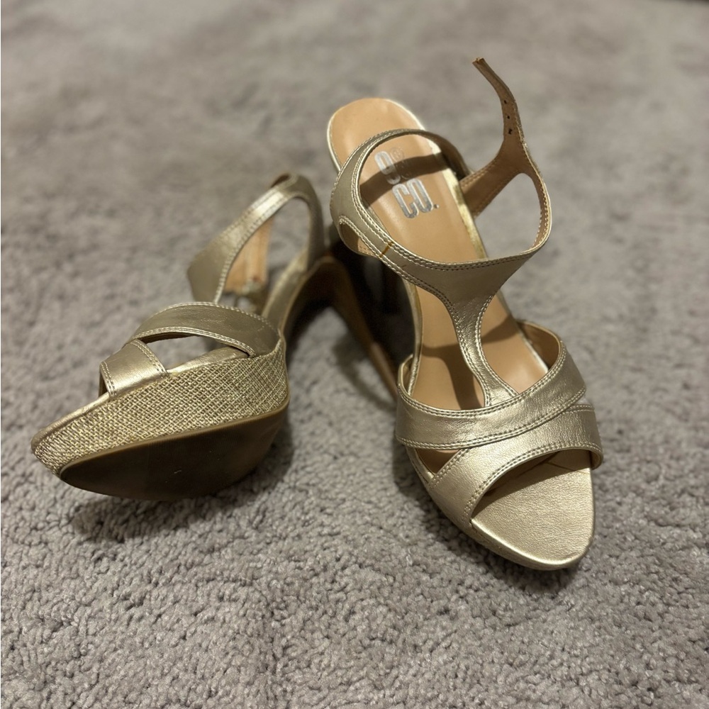 Elegant Gold Wedge Sandals